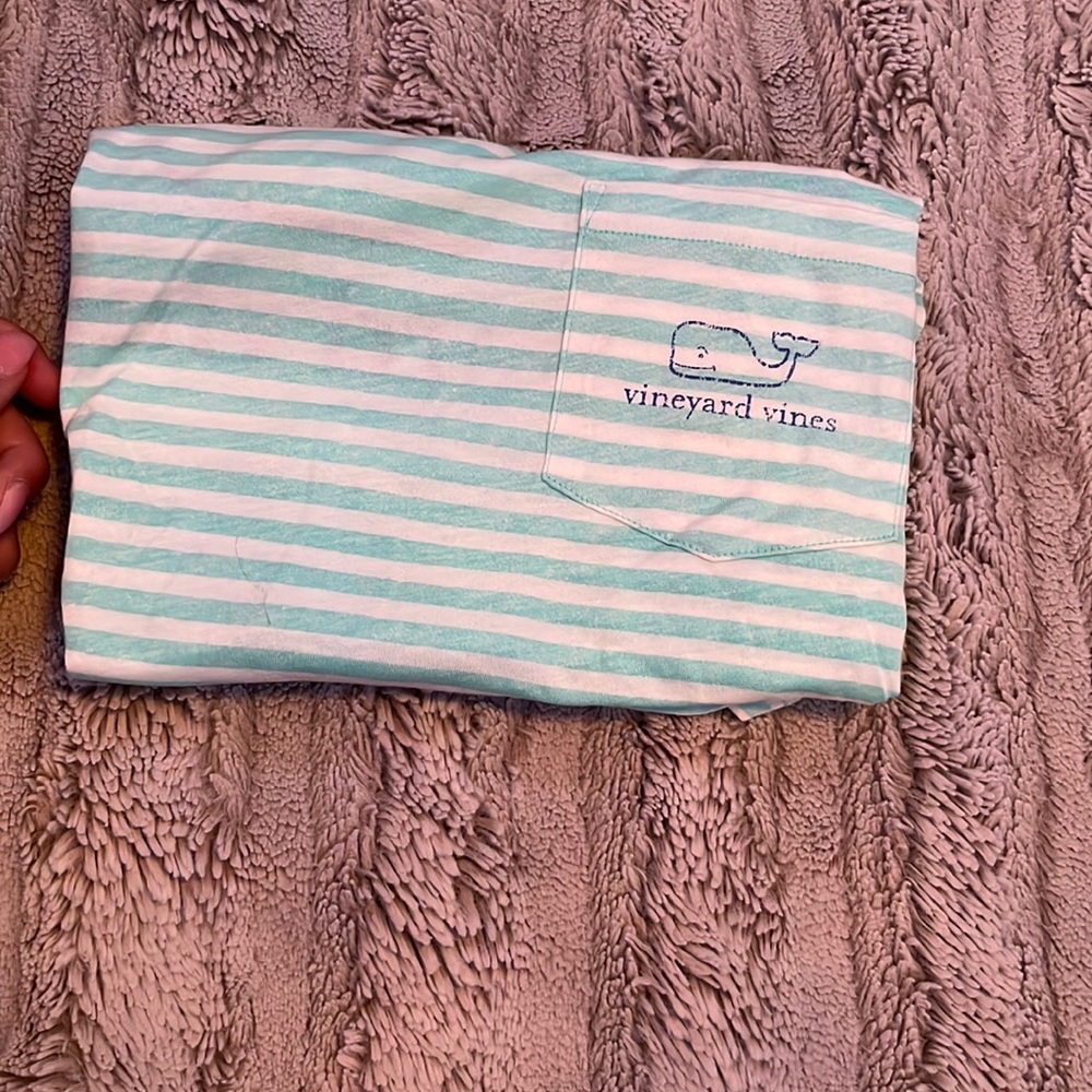 vineyard vine cute striped teal and white shirt!! size medium!!